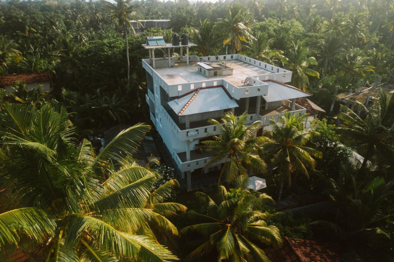 Plantation Surf Inn & Restaurant Midigama Exterior photo