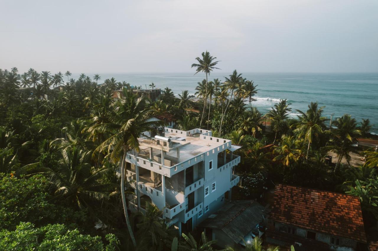 Plantation Surf Inn & Restaurant Midigama Exterior photo